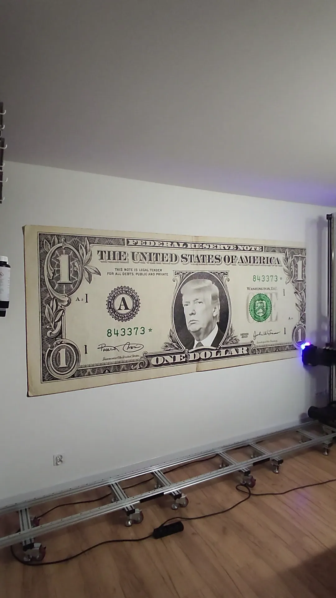Banknot jednodolarowy - druk uv na ścianie